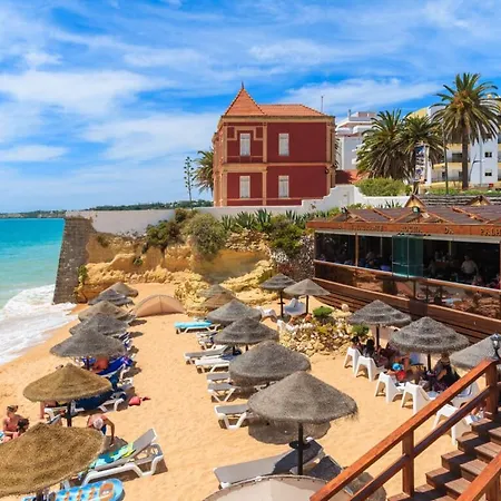 Lovely 1 Bed 1 Min Walk From The Beach شقة Armação de Pêra